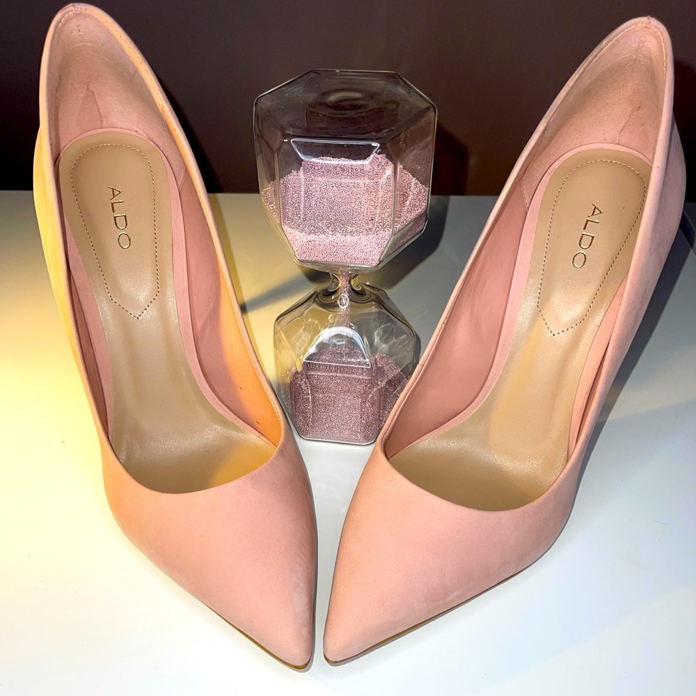 Aldo women’s size 9 slightly worn light pink heels.